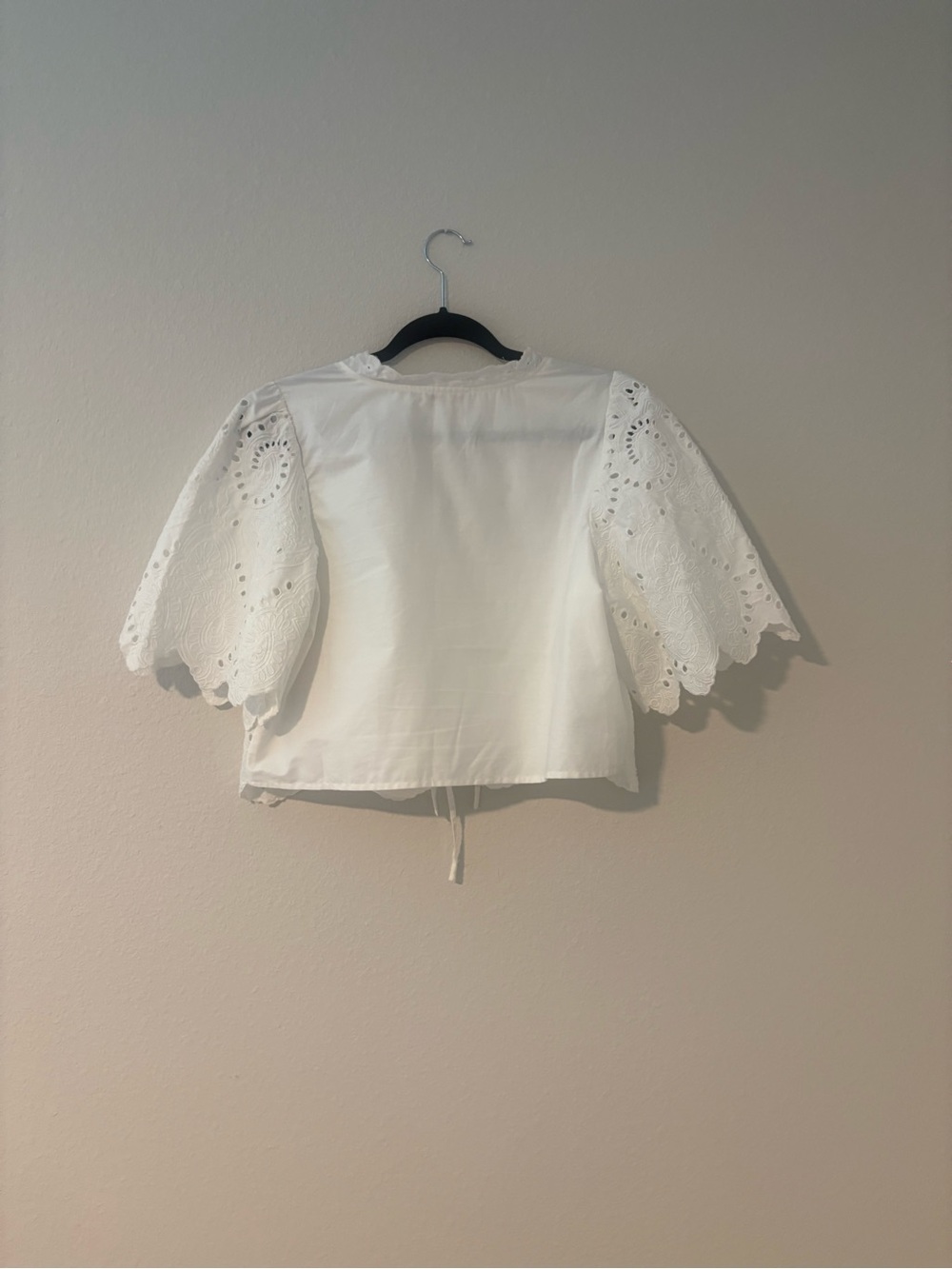 Moon River White Eyelet Lace-Up Puff Sleeve Crop Top - Picture 7 of 10